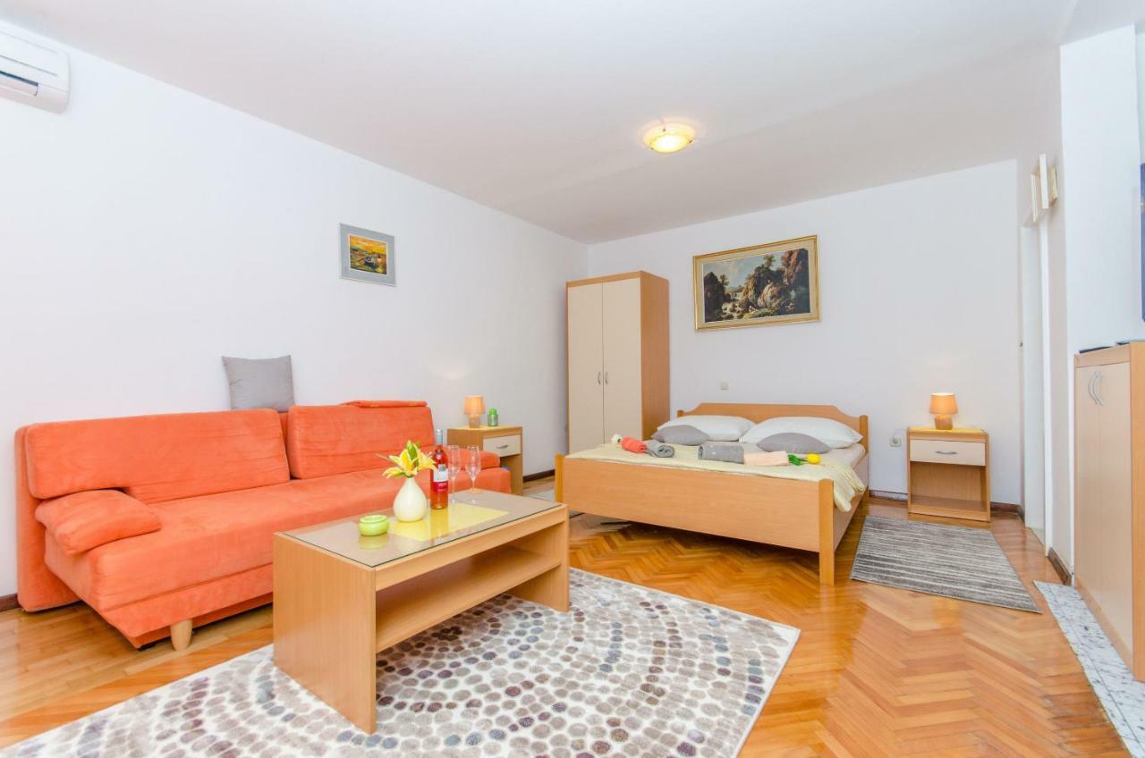 Apartments And Room Sun & Sea Podgora Esterno foto