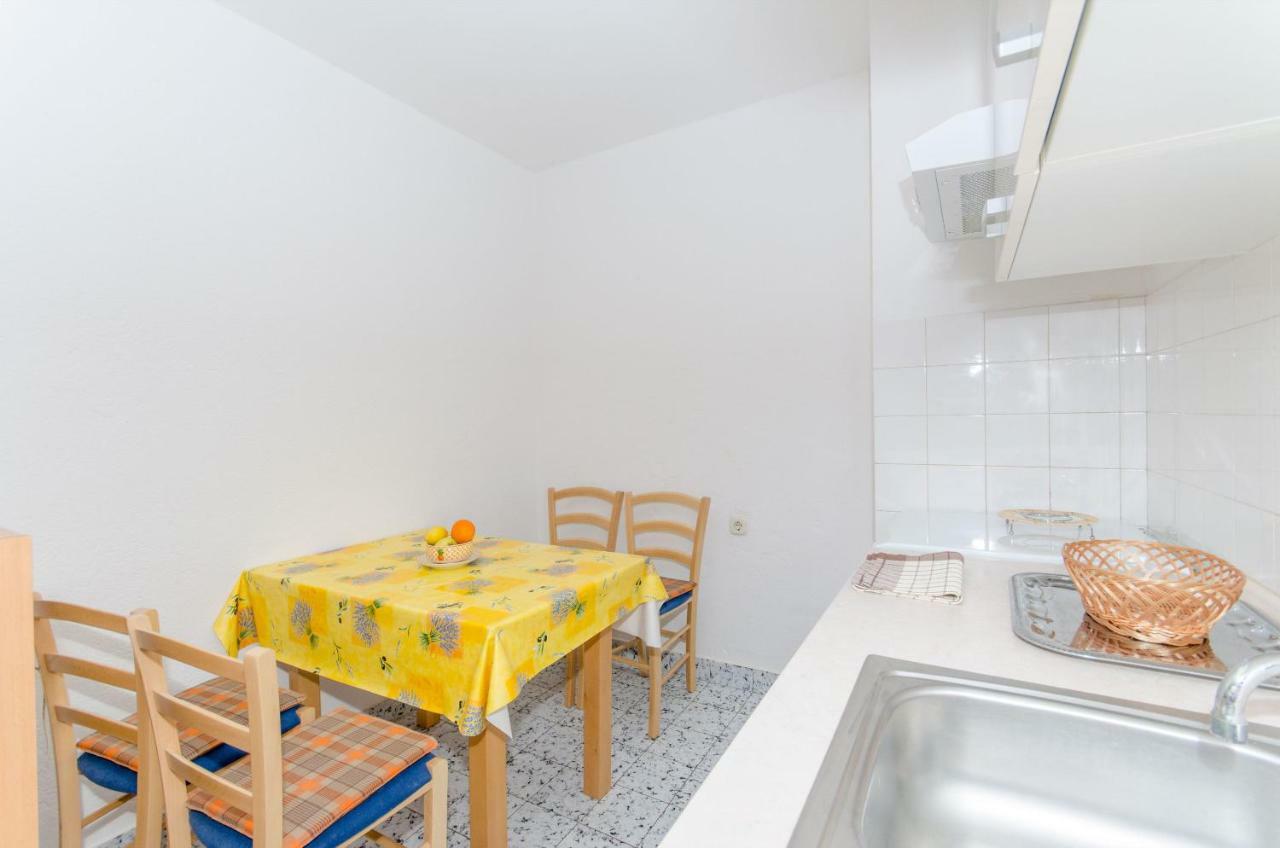 Apartments And Room Sun & Sea Podgora Esterno foto
