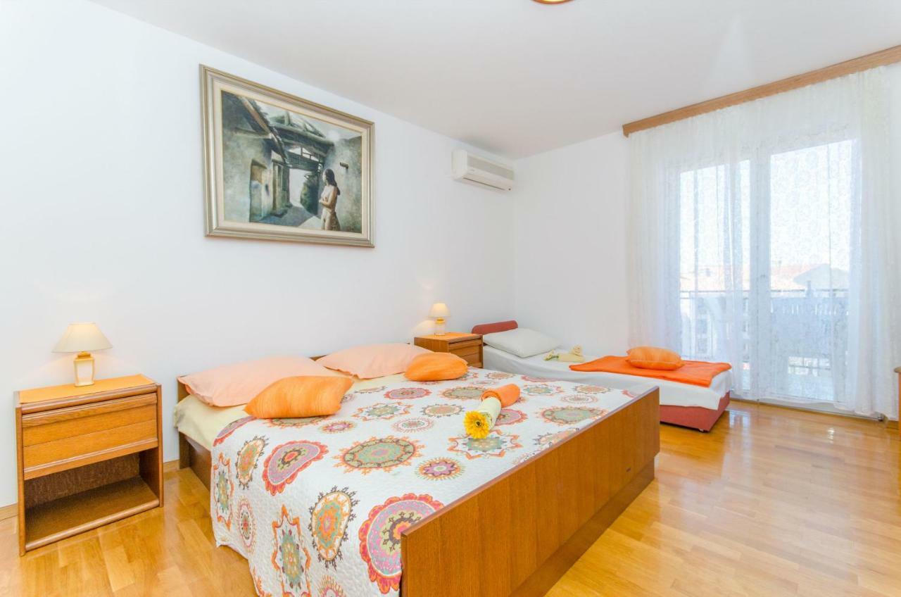 Apartments And Room Sun & Sea Podgora Esterno foto