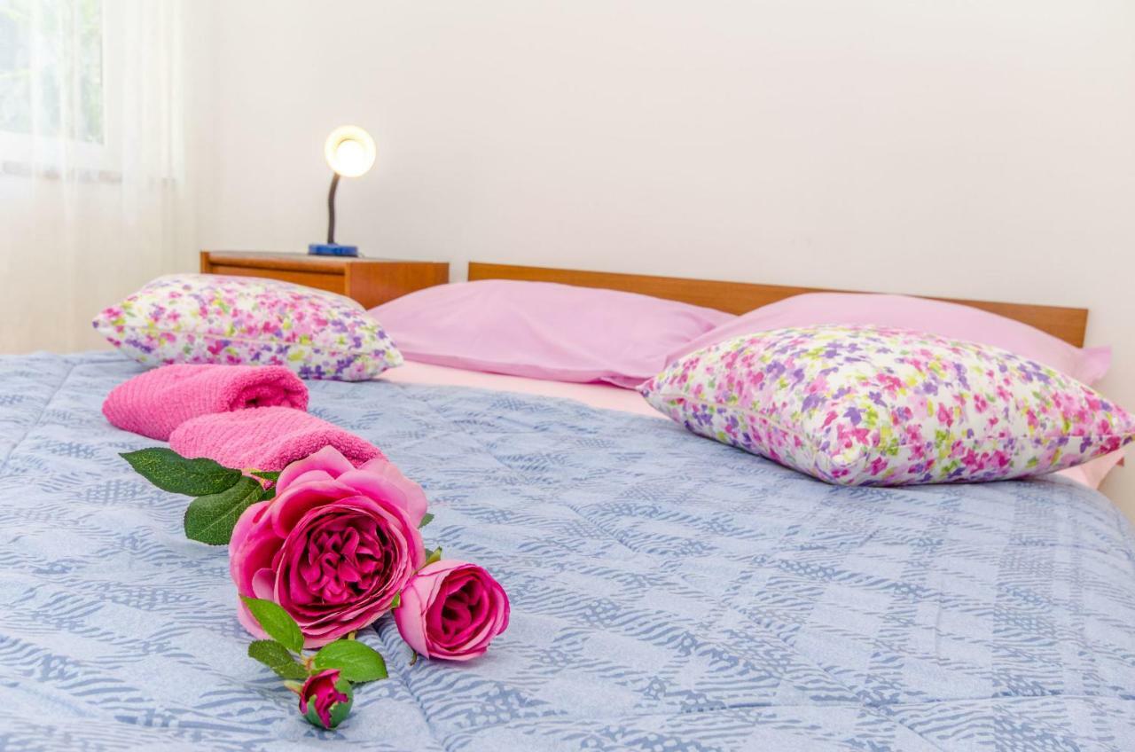 Apartments And Room Sun & Sea Podgora Esterno foto