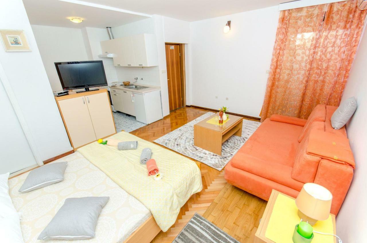 Apartments And Room Sun & Sea Podgora Esterno foto