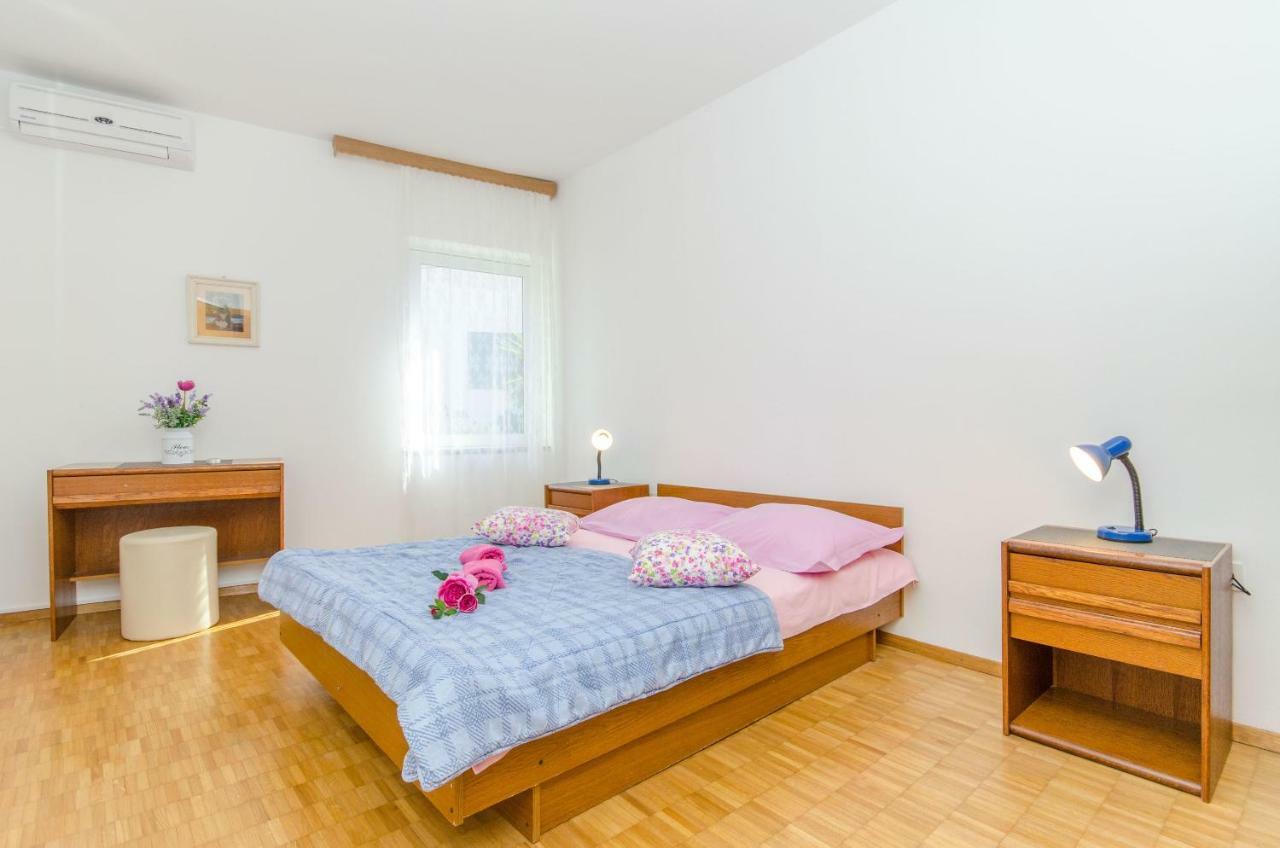 Apartments And Room Sun & Sea Podgora Esterno foto