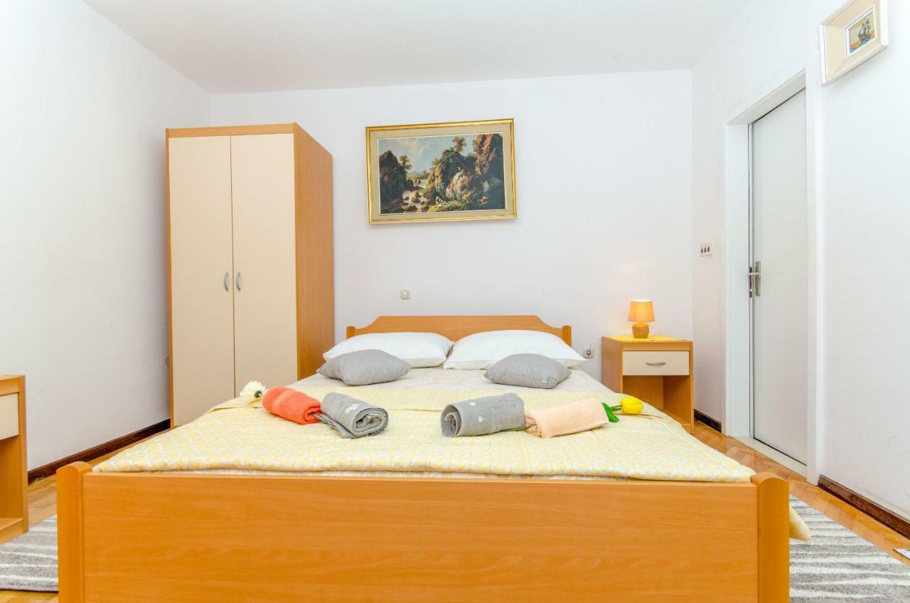 Apartments And Room Sun & Sea Podgora Esterno foto
