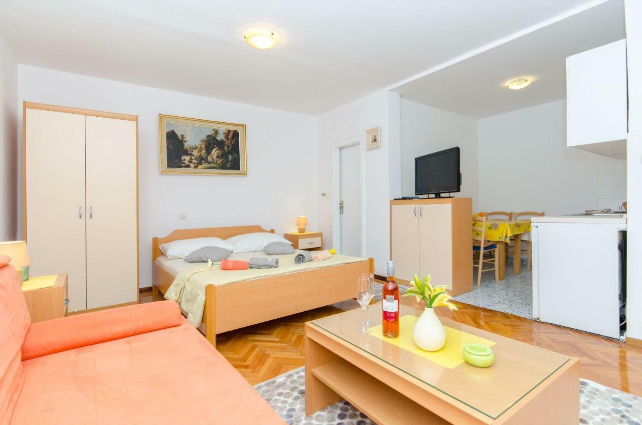 Apartments And Room Sun & Sea Podgora Esterno foto
