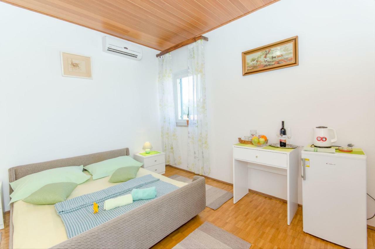Apartments And Room Sun & Sea Podgora Esterno foto