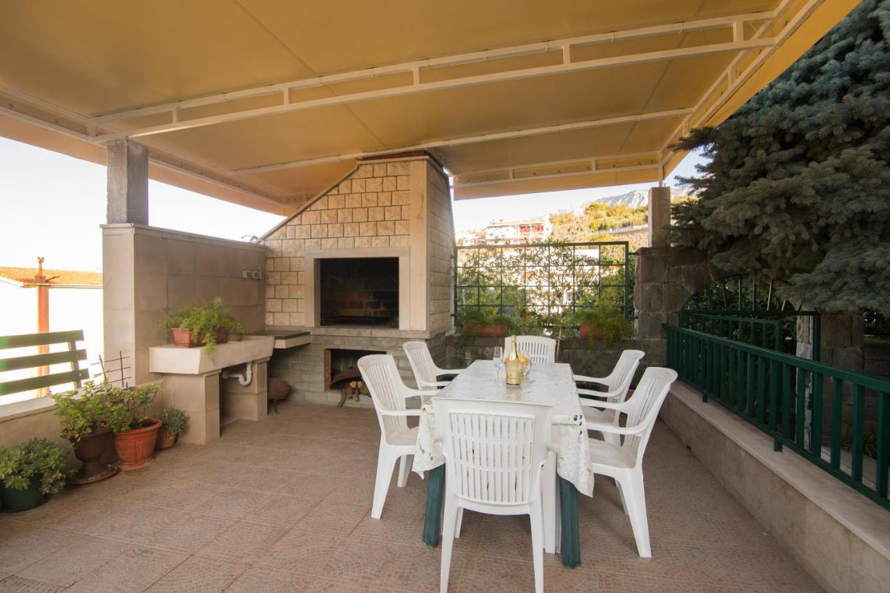 Apartments And Room Sun & Sea Podgora Esterno foto